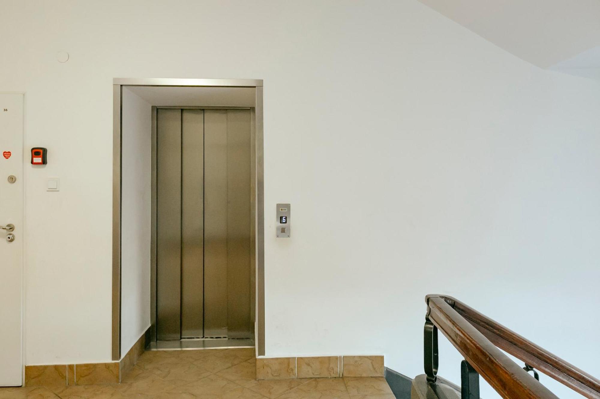 Plac Konstytucji 6 Orange - Apartament Dla 4 Osob - Bezplatny Parking - Free Parking - Piekny Widok Na Panorame Warszawy Варшава Экстерьер фото